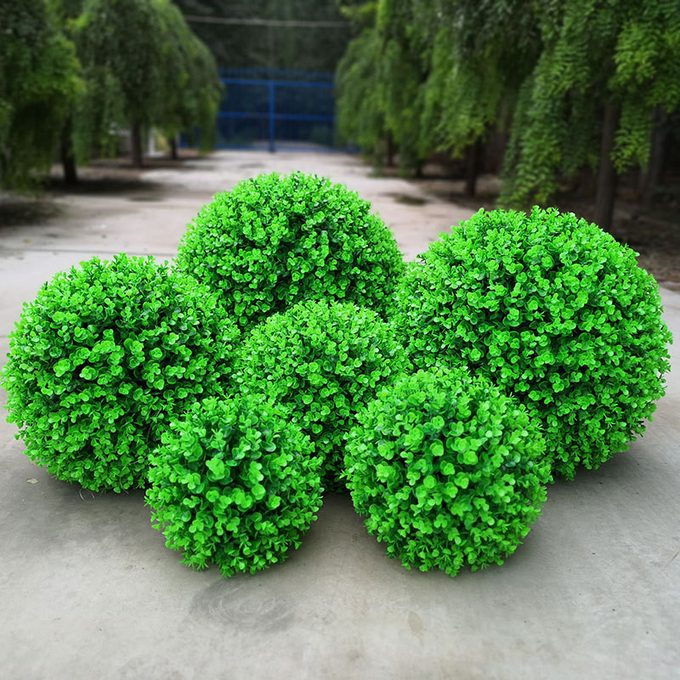 Bola artificial plástica de suspensão por atacado da grama da flor do Topiary do buxo das plantas do falso